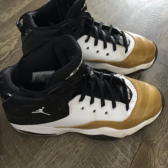 Men’s size 9 Max Aura Jordan’s - Picture 2 of 3